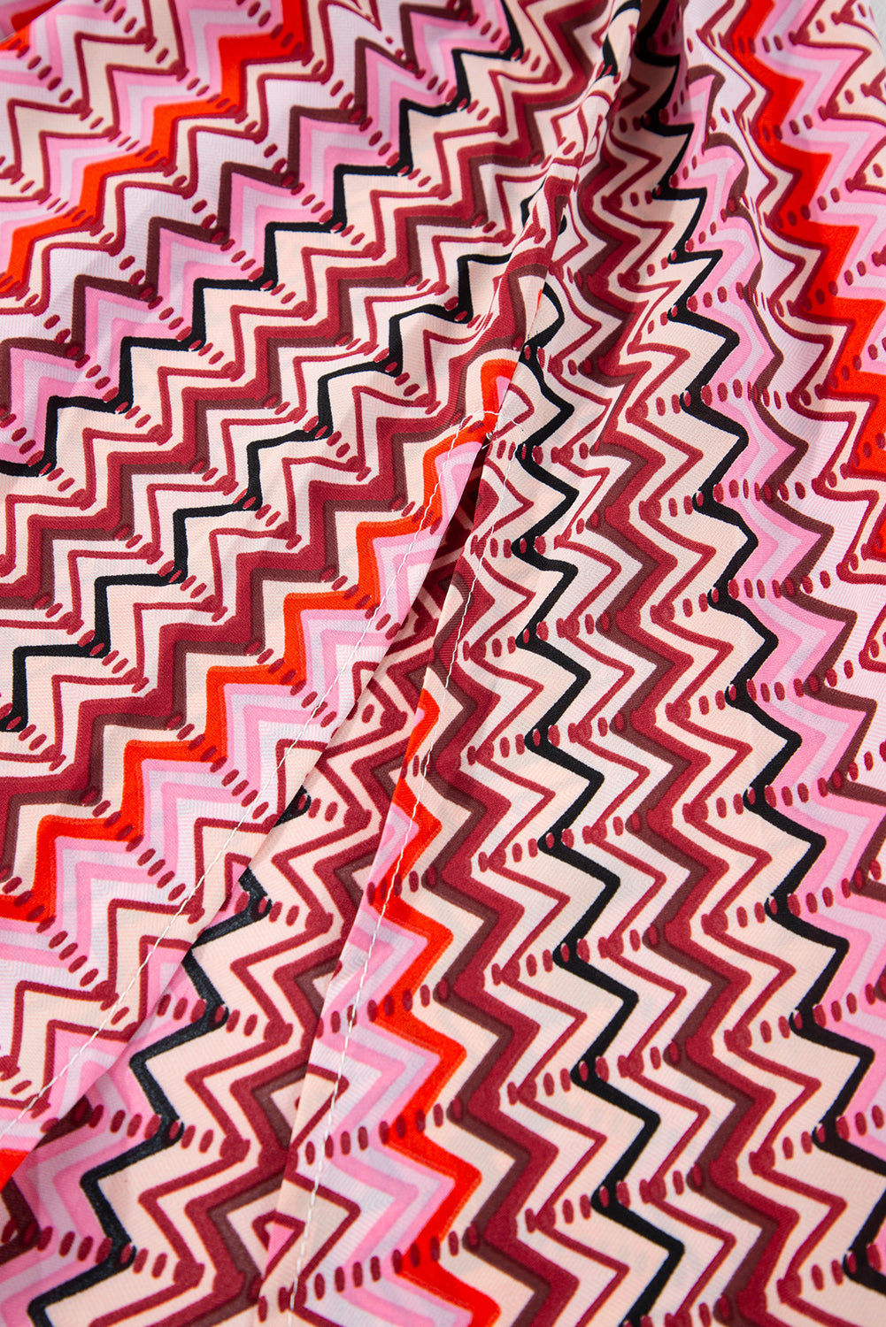 Robe longue dos nu rouge style bohème à imprimé tribal et encolure tour de cou