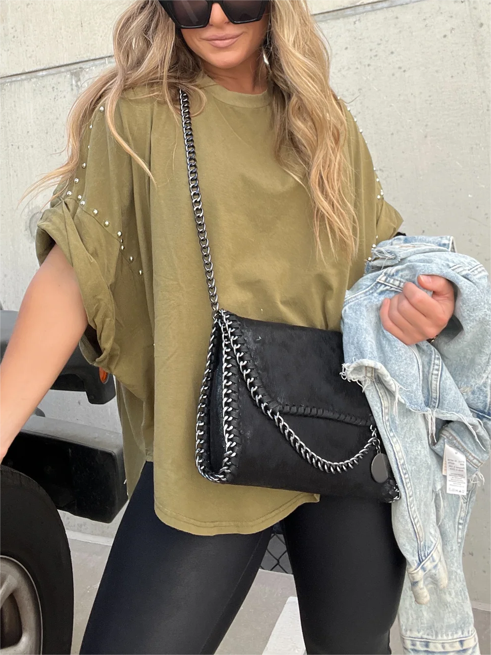 Kurzarm-Oversize-Oberteil mit Washed-Look, Rollärmeln und Nieten (Kaufe 2 und erhalte kostenlosen Versand)