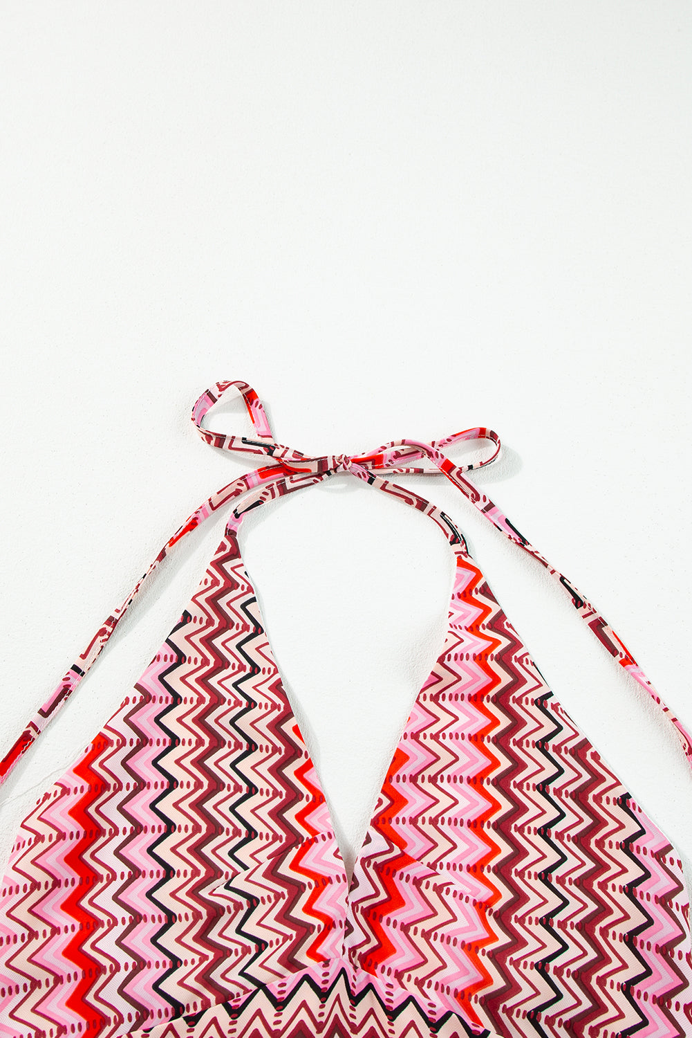 Robe longue dos nu rouge style bohème à imprimé tribal et encolure tour de cou